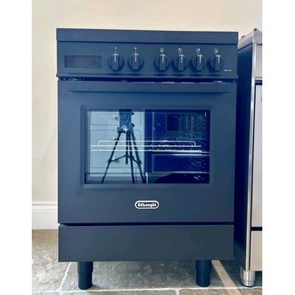 De Longhi 60cm wide matt black cooker modern