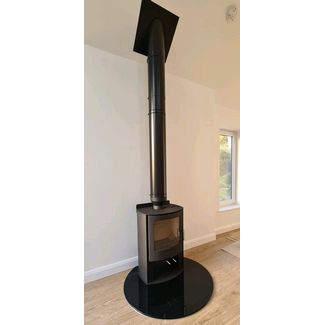 Mendip Churchill 5 convection stove on a black glass truncated hearth 